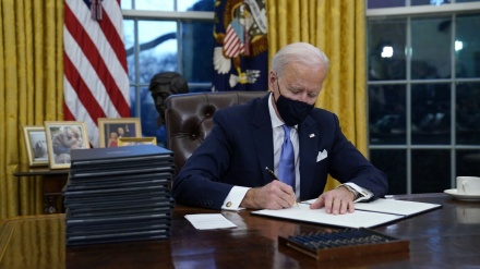 Usa: Biden firma due ordini esecutivi per aiuti economici contro Covid-19
