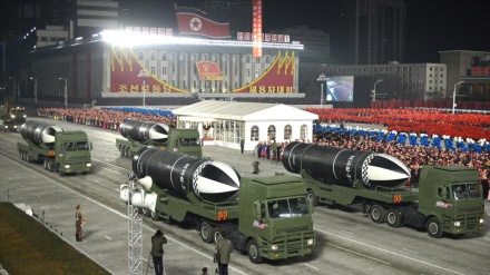 Pyongyang exhibe “arma más potente del mundo” en desfile militar