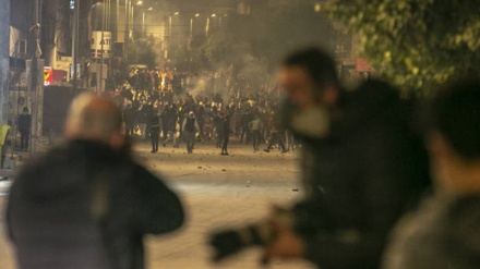 Tunus'taki Protestoların Devam Etmesi 