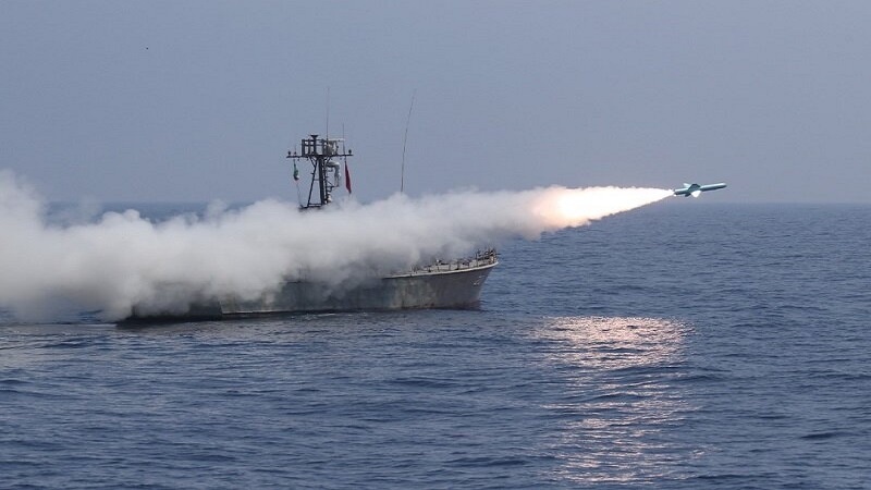 شلیک موشک‌های کروز دریایی در رزمایش اقتدار دریایی ۹۹ ارتش ایران