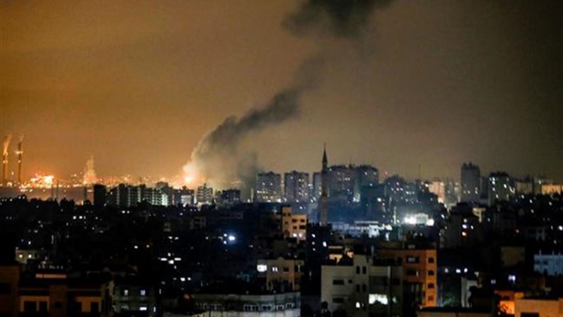 Serangan udara militer rezim Zionis Israel di Jalur Gaza.