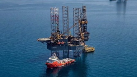 Oil falls on COVID-19-induced demand worries, stronger dollar