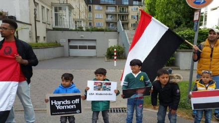 德国也门居民在美国驻汉堡领事馆前集会