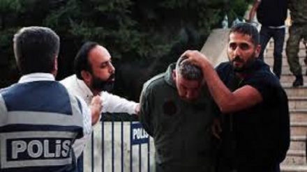 Turchia, arrestati ex giudici e procuratori