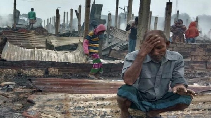 Kamp pengungsi Rohingya terbakar