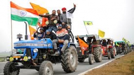 India, gli agricoltori occupano la capitale: vittime