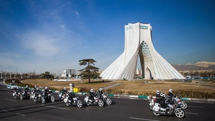 Dah-e Fajr, Angkatan Bersenjata Iran Gelar Parade Motor (2)