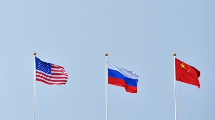 菅首相、「米国と同時に中国、ロシアとも関係を発展させたい」