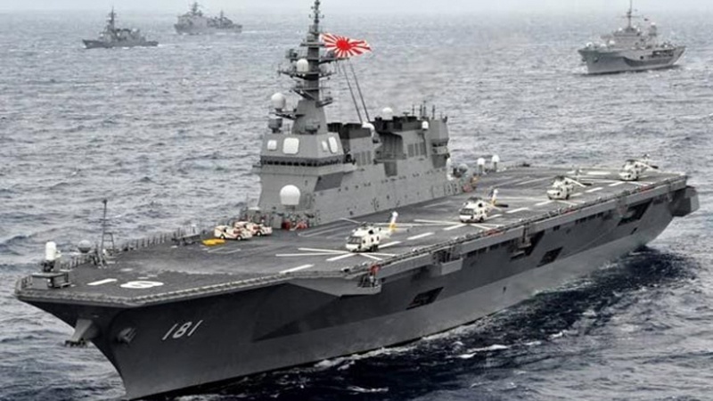 Kapal induk Jepang berpatroli di Laut Cina Selatan.