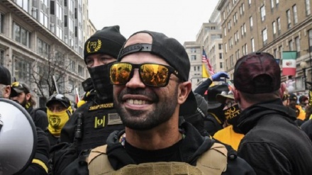 Usa, arrestato leader pro Trump: ha bruciato bandiera BLM