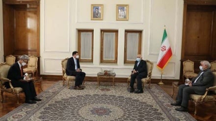 扎里夫:韩国应尽早归还伊朗被冻结的资金