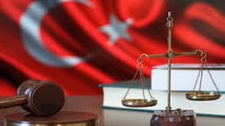 Turchia, insulti a Erdogan: 14enne condannato a 6 mesi di carcere 
