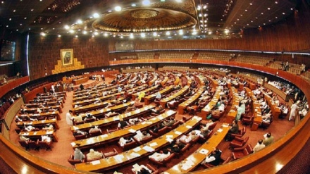  تعلیق عضویت ۱۵۴ نماینده مجالس پاکستان 