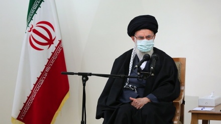 Fotos: Líder iraní se reunió con familia de mártir Fajrizade