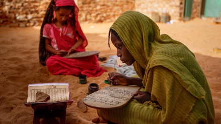 Mësimi i Kur'anit mbi pllaka druri