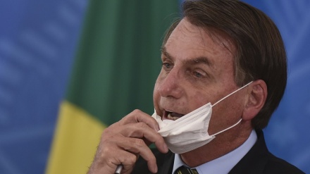 Brasile, Bolsonaro va in vacanza ignorando le misure anti Covid