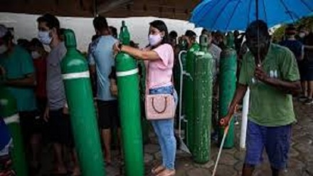 Camion di ossigeno arrivano dal Venezuela in Brasile