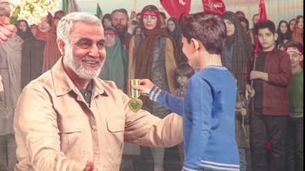 テヘラン市内各所にソレイマーニー司令官らの肖像が設置