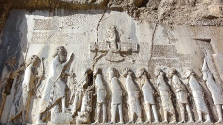 Iran, iscrizione rupestre di Bisotun: la più grande del mondo + FOTO