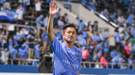 三浦知良選手、横浜FCと契約更新 プロ現役36年目に