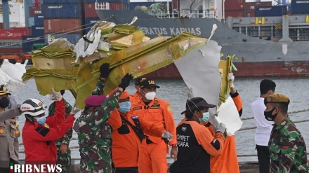 (FOTO) Indonesia e il Boeing 737 caduto in mare