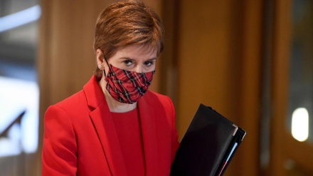 Scozia, si dimette la premier Sturgeon