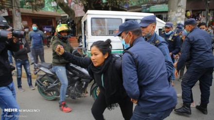 Nepali, policia përleshet me protestuesit