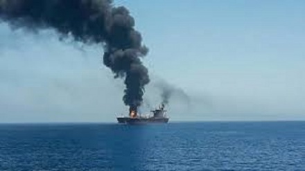 Esplosione a bordo di una nave inglese nel Mare dell'Oman