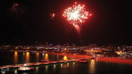 Fireworks in Isfahan & Kish Island mark 1979 Islamic Revolution’s anniversary