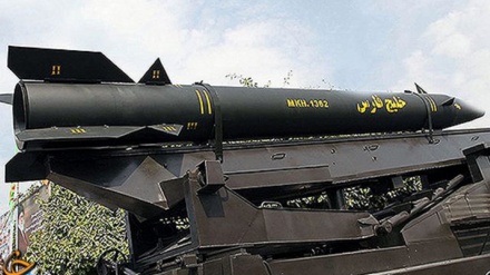 イラン陸軍、射程距離300キロの高性能ミサイルの発射実験に成功