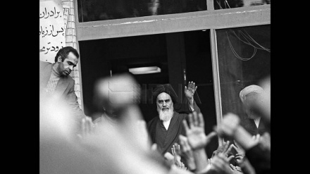 (FOTO) Iran, 4 febbraio 1979, il popolo incontra il suo Imam Khomeini- 1