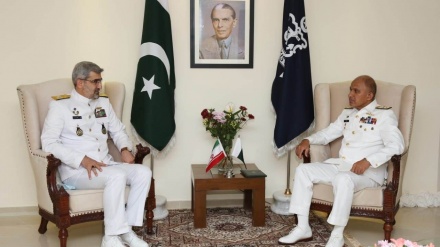 伊巴海军指挥官举行会晤