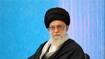 Ajetullah Khamenei: Revolucioni Islamik gjithnjë ka vlerësuar rolin e të rinjve në çështjet themelore