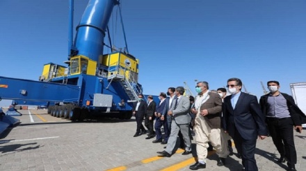 ईरान व भारत सहयोग विस्तार के लिए मज़बूत इरादा... चाबहार बंदरगाह पहुंची भारत की आधुनिक क्रेन