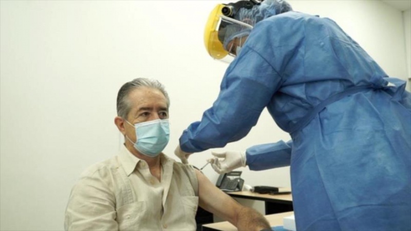 Dimite ministro de Salud de Ecuador por escándalo de vacunas vip