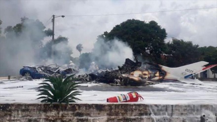 Mueren 7 personas por caída de una avioneta militar en Paraguay