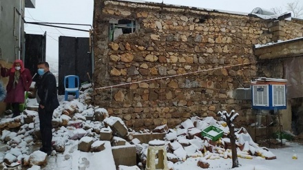 イラン道路都市開発相が地震のあったスィーサフト市入り