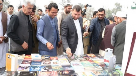 ننګرهار کی د سولې او پرمختګ تر عنوان لاندې د کتابونو درې ورځنې نندارتون پرانستل شو