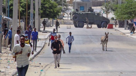 Gunfire erupts in Mogadishu as Somali government forces seal off streets