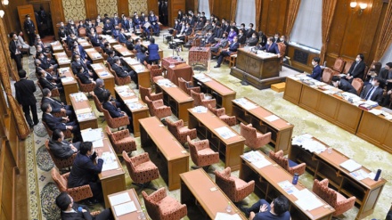 総務省局長が答弁、「菅首相の長男と平均年1回会食」