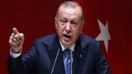 Erdogan avverte gli Usa: 'basta sostegno a terroristi, o con Turchia o contro'