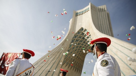 Iran Rayakan Ulang Tahun ke-42 Kemenangan Revolusi Islam