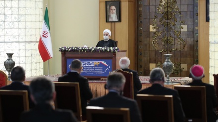 Rohani recibe a embajadores y jefes de organizaciones extranjeras por aniv. de victoria de R.I.I.+Video