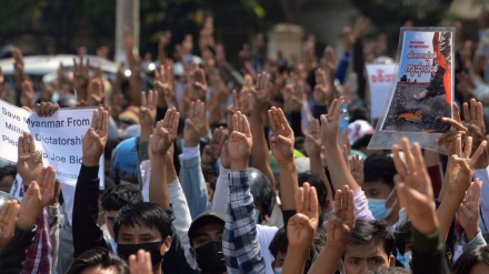 Myanmar, ancora proteste contro milirari