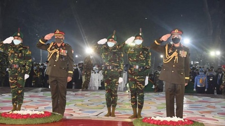 ভাষা শহীদদের প্রতি প্রেসিডেন্ট-প্রধানমন্ত্রীর পক্ষে শ্রদ্ধা নিবেদন: শ্রদ্ধাবনত জাতি