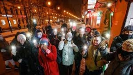 Russia: cuori e cellulari accesi, nuova manifestazione per Navalny