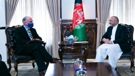 دیدار حنیف اتمر با سرپرست سفارت آمریکا در کابل