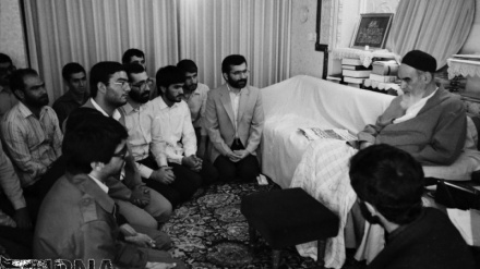 (FOTO) Imam Khomeini, una vita attraverso le immagini ed eventi - 1a p.