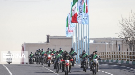Iran, anniversario Rivoluzione: cerimonie simboliche attraverso la marcia di auto e motociclette