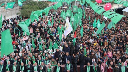 Filistinliler, seçimin ertelenmesini protesto ediyor